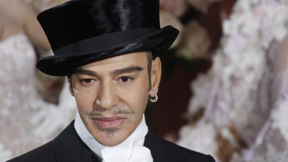 Galliano de saída da Margiela. Futuro do criador pode passar pela Fendi