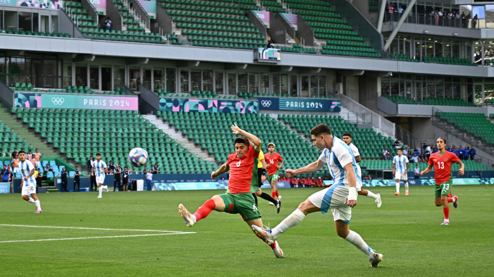 Escândalo em França. Golo da Argentina é anulado e Marrocos vence partida