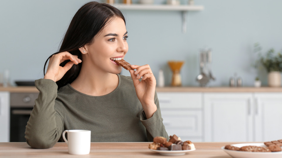 O que não deve comer para conseguir dormir a noite toda (e emagrecer) 