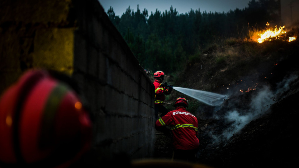 Incêndio em Castelo Branco em vigilância. Mais de 130 bombeiros no local