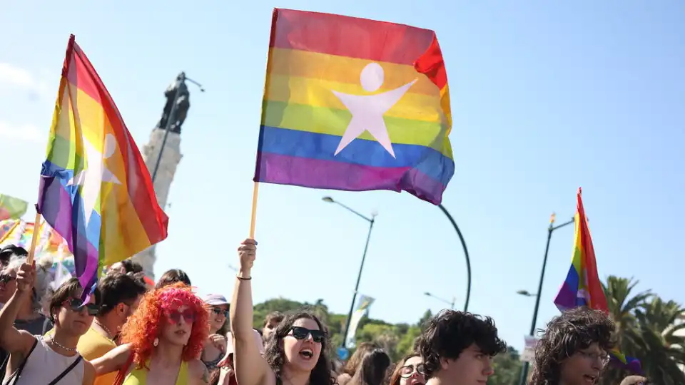 "Pessoas que menstruam". BE questiona Governo sobre igualdade de género