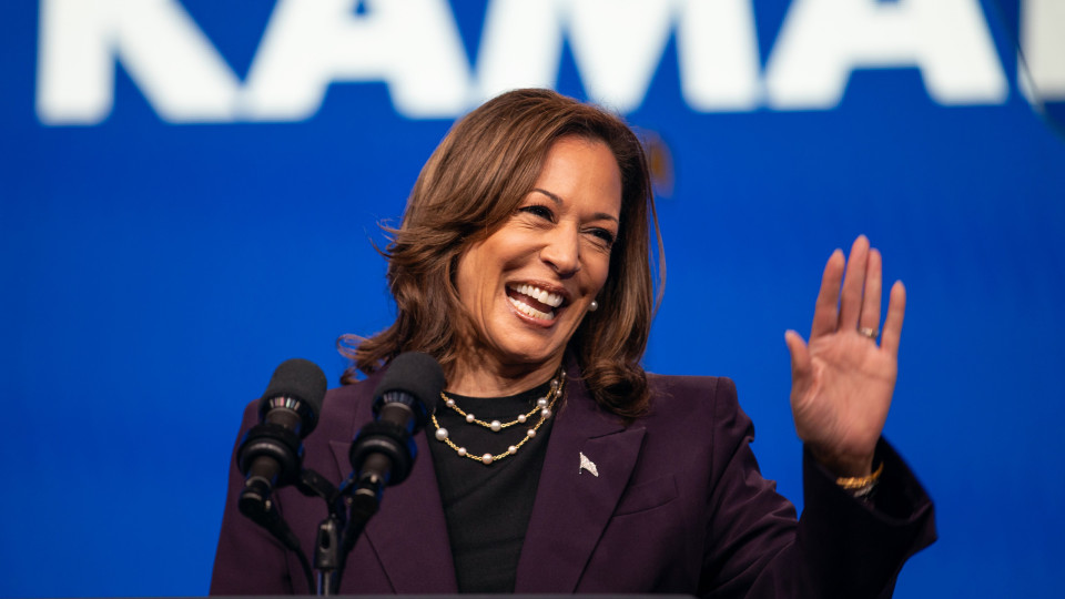 Kamala critica "agenda retrógada" de Trump e de "aliados extremistas"