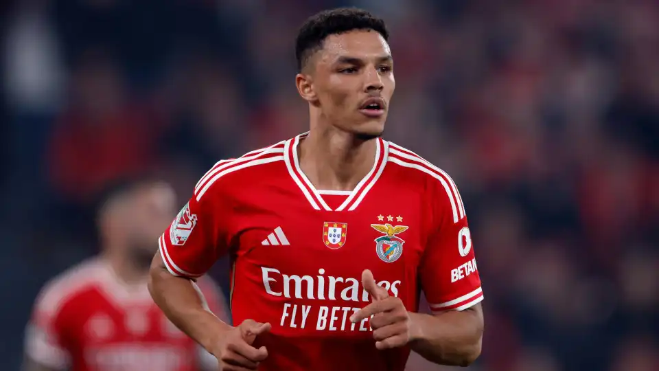 Alexander Bah, jogador do Benfica, vai ser pai pela primeira vez