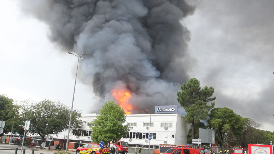 Origem do incêndio de julho no grupo Nors no Porto foi "acidental"