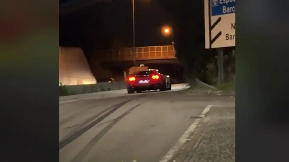 Ferrari 812 Superfast Nlargo filmado em Braga. Só há 18 no mundo