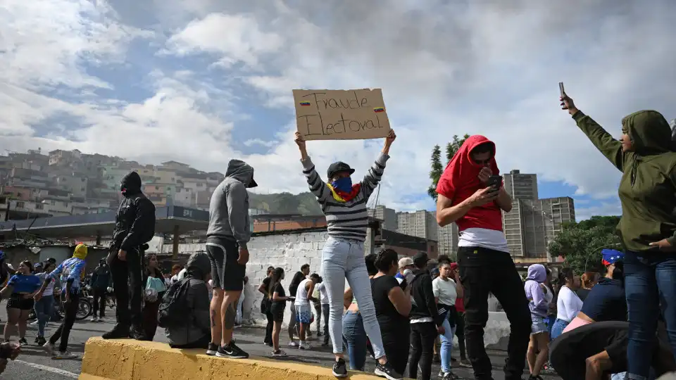 Luso-venezuelana sob observação após ser atropelada em manifestação