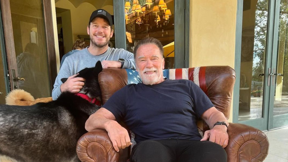 Chris Pratt assinala aniversário do sogro Arnold Schwarzenegger