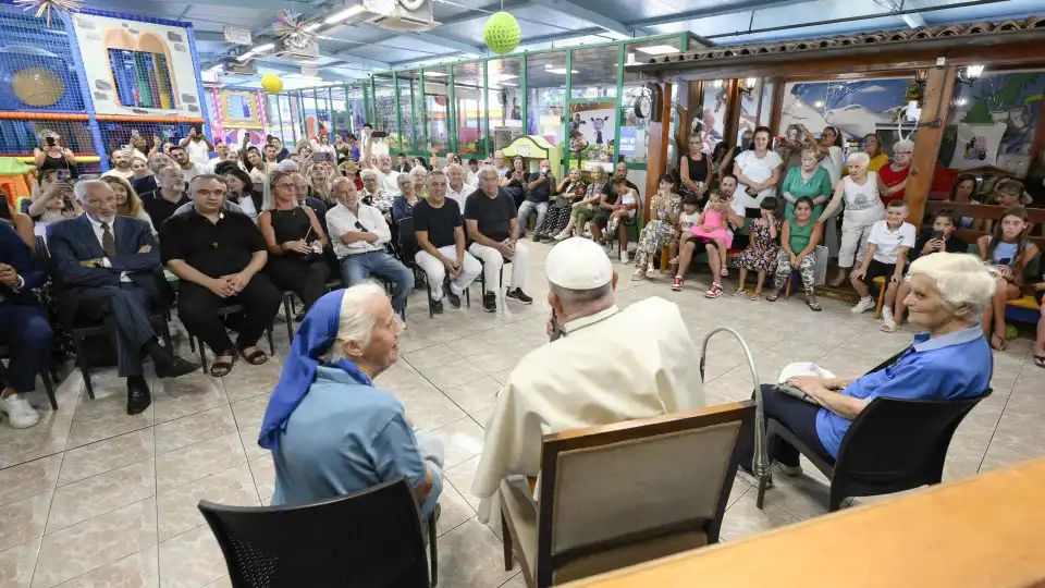 Papa visita irmã conhecida pelo trabalho junto da comunidade LGBTQ+