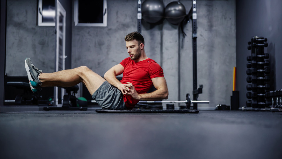 Só precisa de 10 minutos para treinar a zona abdominal de forma eficaz