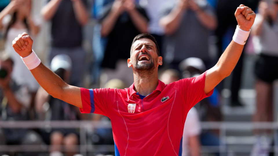 Djokovic vence 'batalha épica' com Alcaraz e sagra-se campeão olímpico