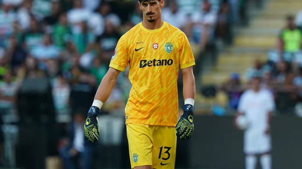 AVEIRO, PORTUGAL - AUGUST 3: New signing Vladan Kovacevic of Sporting CP during the Portuguese SuperCup match between Sporting CP and FC Porto at Estadio Municipal de Aveiro on August 3, 2024 in Aveiro, Portugal.  (Photo by Gualter Fatia/Getty Images)