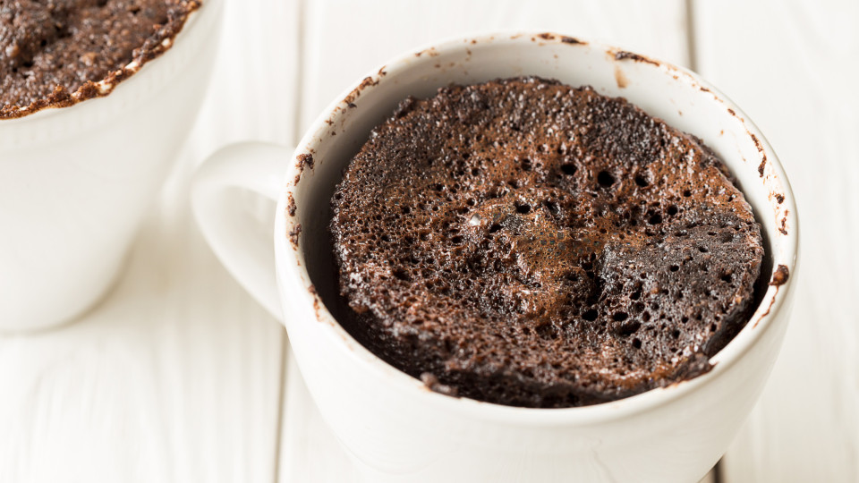 É fã de bolacha Oreo? É o ingrediente principal neste bolo de caneca