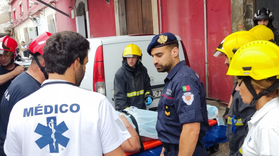 Assim ficou o prédio que colapsou em Coimbra. Mulher ficou ferida