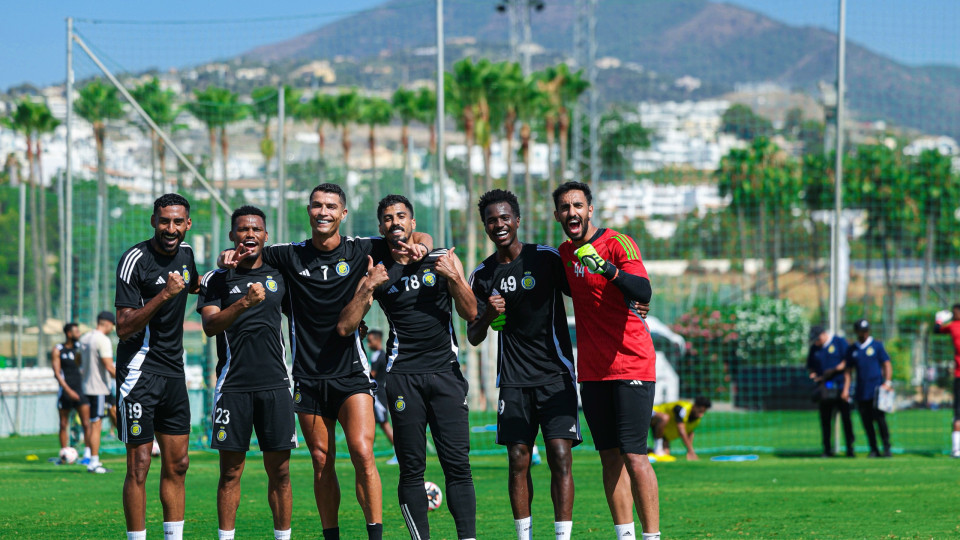 Cristiano Ronaldo sorridente no segundo treino após regresso de férias