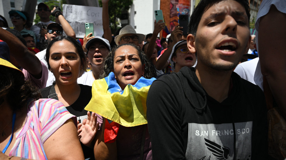 Sobe para 24 o número de mortos em protestos na Venezuela