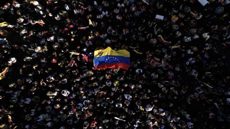 Venezuela. Libertados 76  detidos adolescentes em protestos após eleições