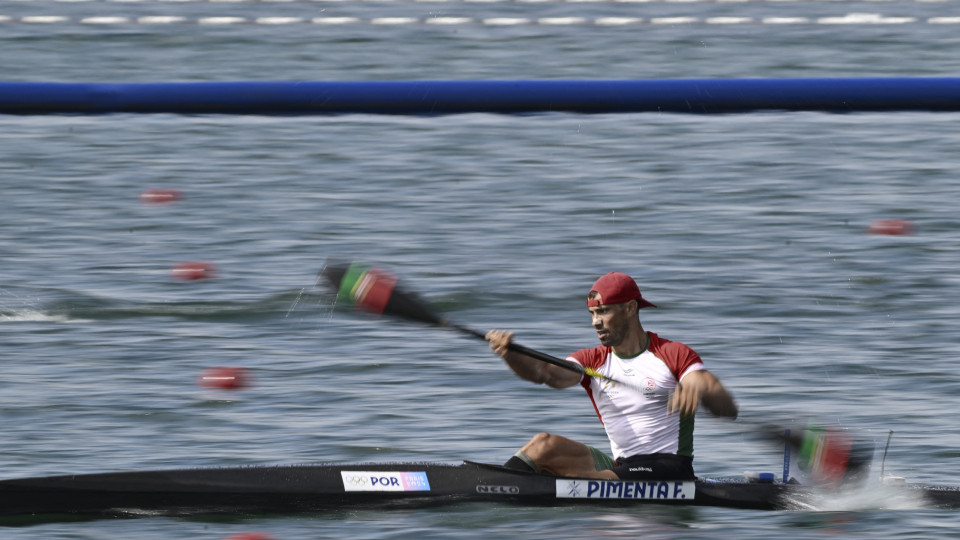 Fernando Pimenta 'arrasa' rivais e segue para as 'meias' nos K1 1000m