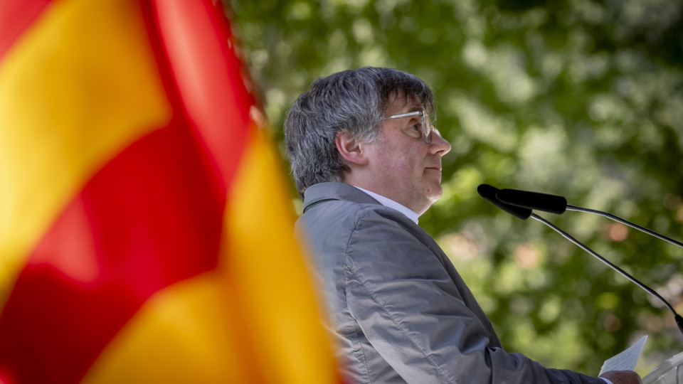 Carles Puigdemont anuncia regresso a Espanha. Pode ser detido à chegada