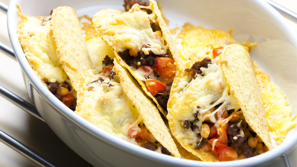 Tacos com feijão preto. Hoje o jantar é ao estilo mexicano