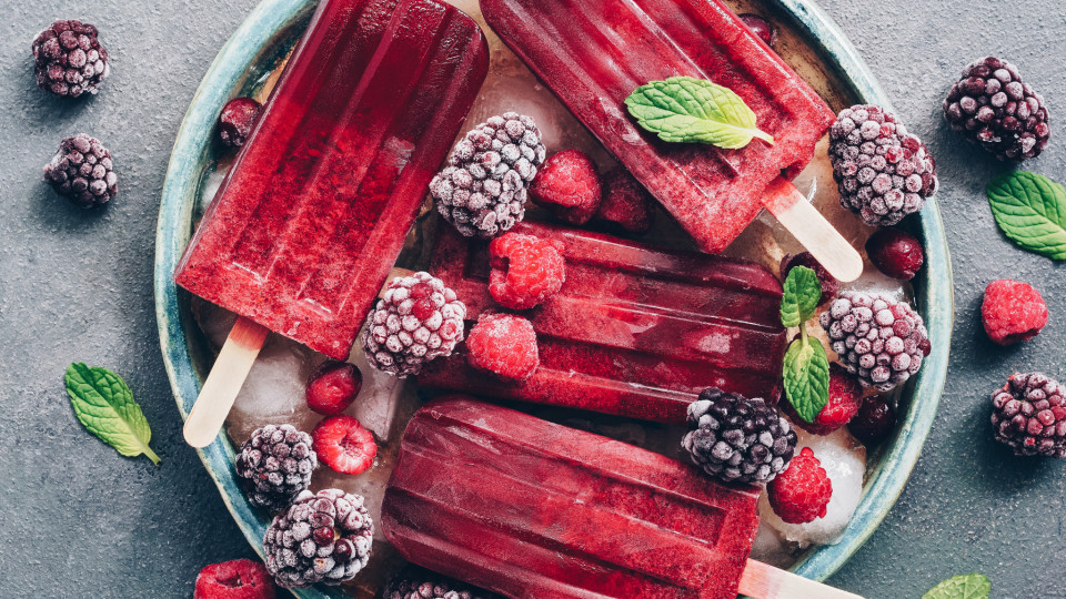 Não aguenta o calor? Refresque-se com um gelado de framboesa