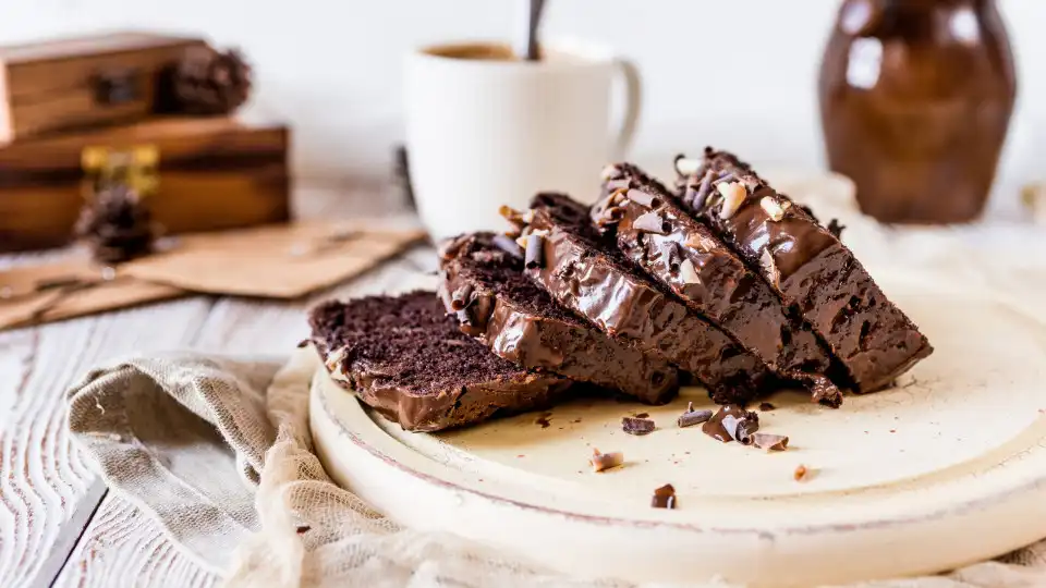 Tradicional e cheio de sabor! Receita de bolo de chocolate na 'air fryer'