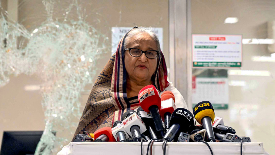 Sheikh Hasina rompe silêncio e acusa EUA pela queda do seu governo