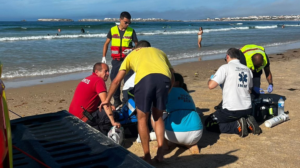 Mulher auxiliada na praia da Cova da Alfarroba após sentir-se mal