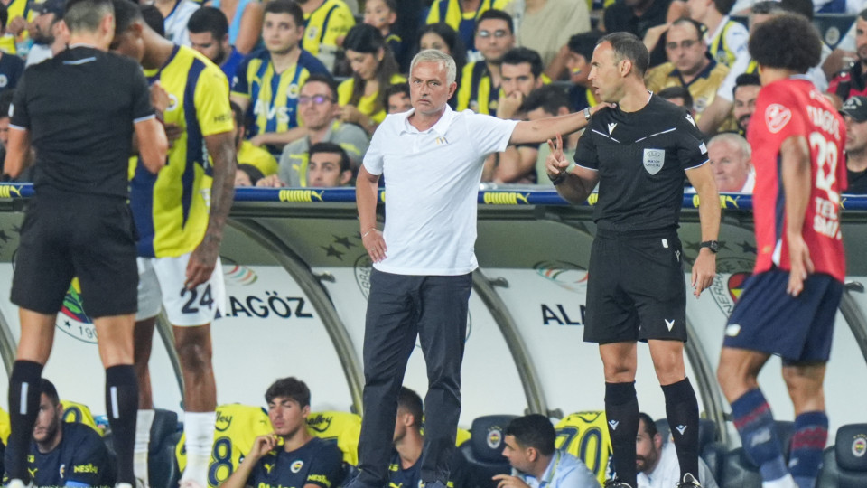 Fenerbahçe empata em casa com o Lille e cai para a Liga Europa