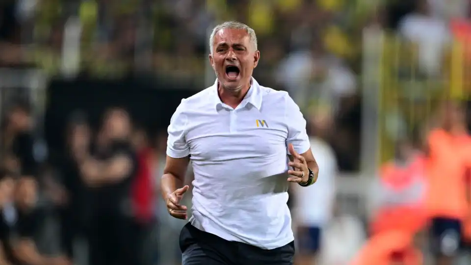 Mourinho deixa críticas após eliminação: "O dinheiro toma decisões"