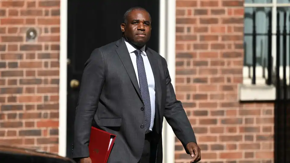 David Lammy vai pedir fim do apoio à Rússia durante visita à China 