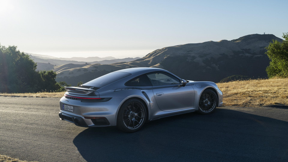 Este Porsche 911 Turbo é especial. Só vão ser feitos 1974