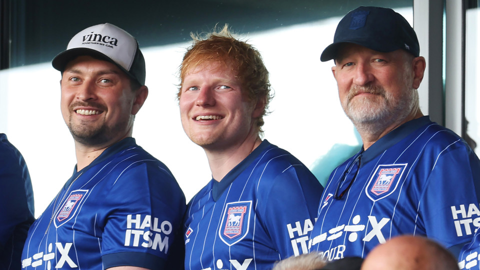 Quando música e futebol se misturam. Ed Sheeran viu o Ipswich-Liverpool