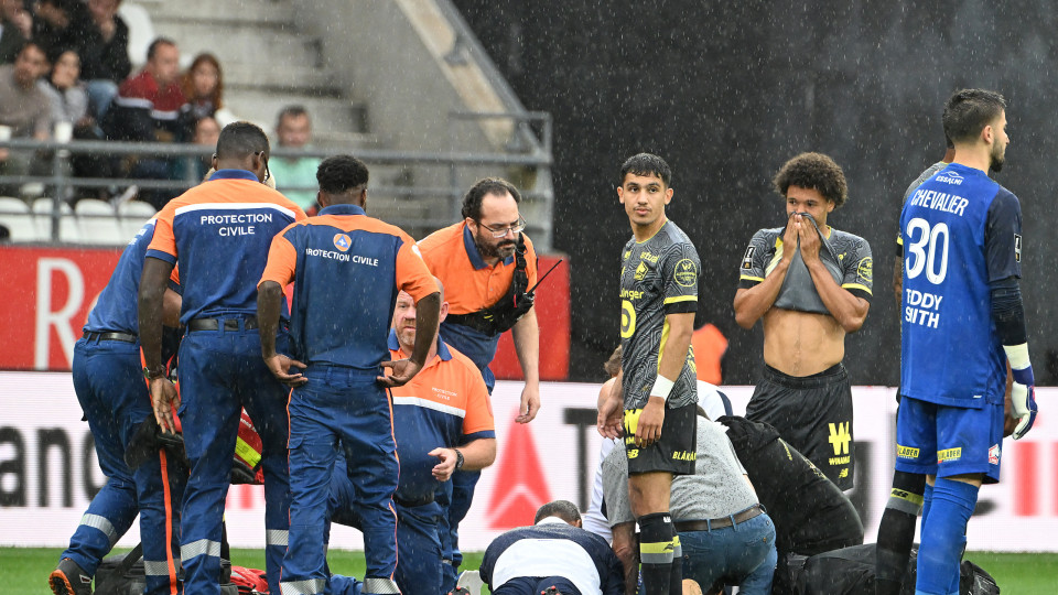 Arrepiante. As imagens do colapso de Angel Gomes após choque violento