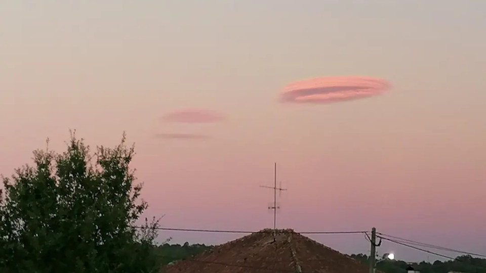 Nuvens lenticulares avistadas em várias zonas do país. E há imagens 