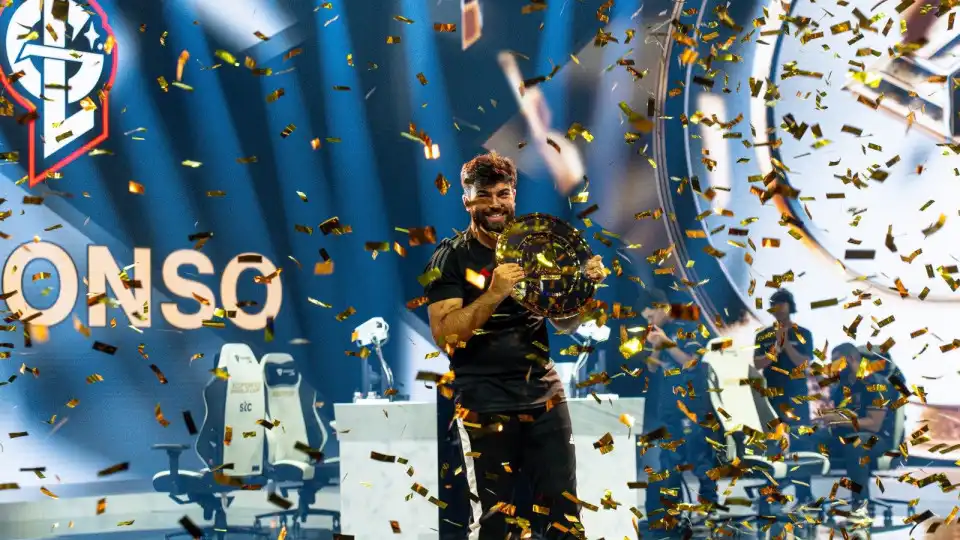 Português JAfonso sagra-se campeão mundial na Esports World Cup