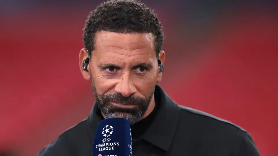 Ferdinand 'atira-se' ao Chelsea por causa de Sterling: "Ninguém..."