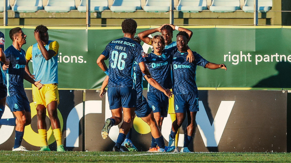 FC Porto arrasa estado do relvado em Tondela: "Terreno inqualificável"