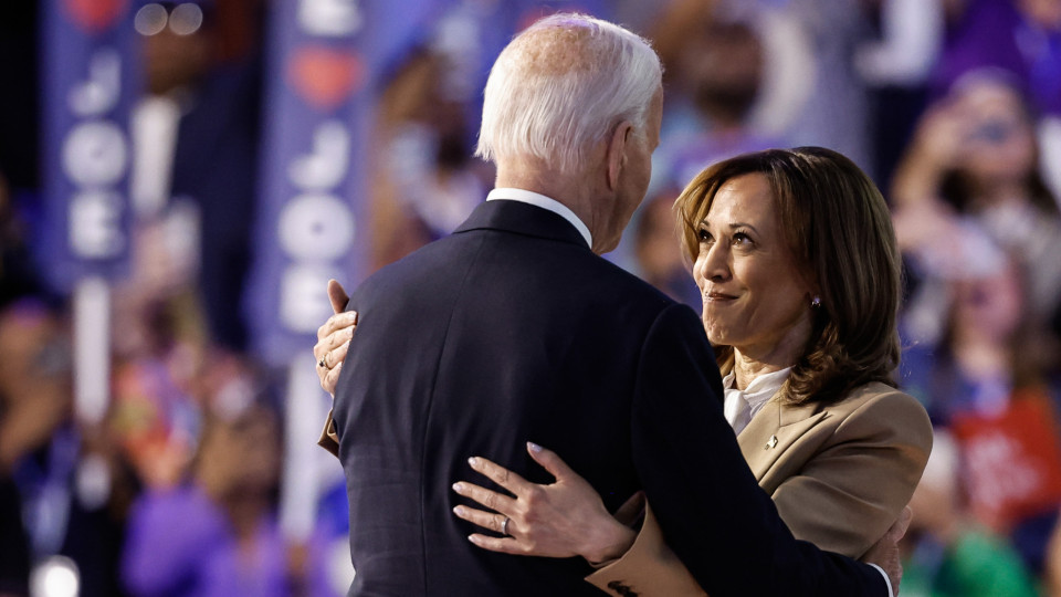 Biden e Hillary impulsionam Kamala. Os pontos fortes da noite democrata