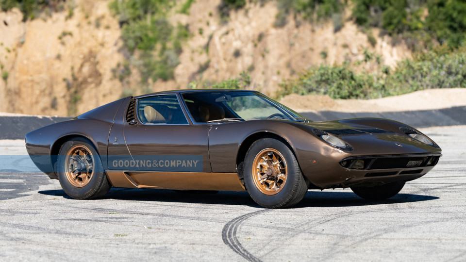 Este Lamborghini Miura esteve 40 anos numa sala de estar