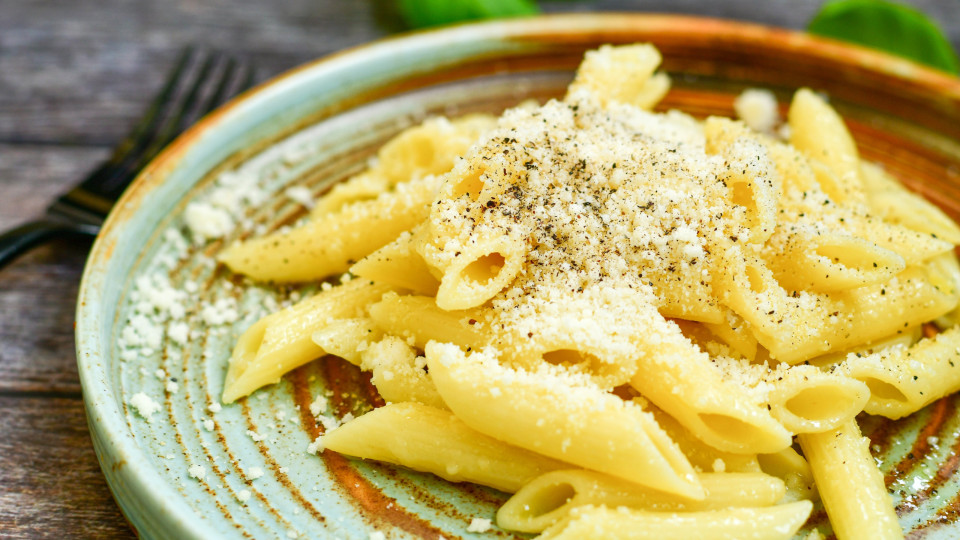 Siga esta receita e faça a massa ideal para os apreciadores de parmesão 