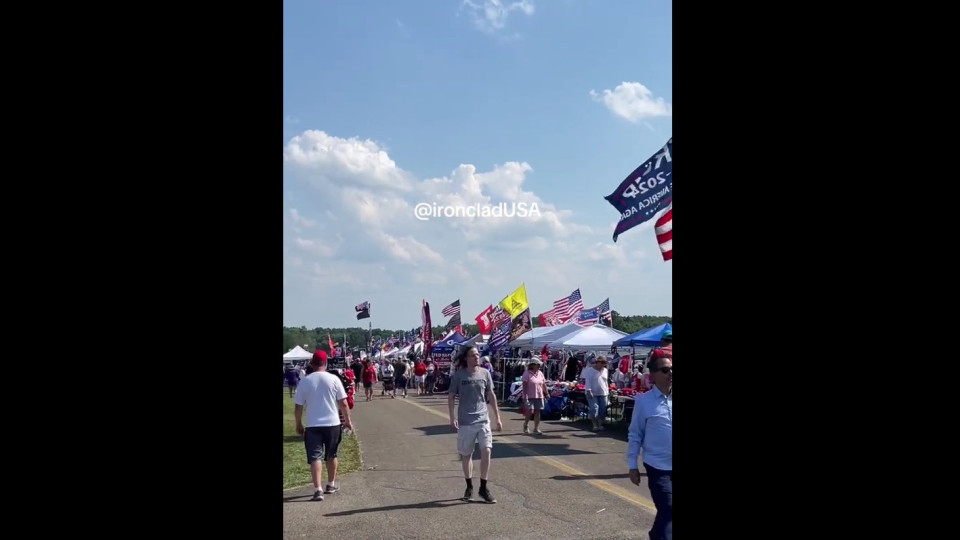 Desarmado e tranquilo. Atirador de Trump visto a passear antes de ataque