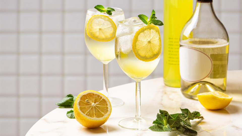 É fã de limoncello? Tem de fazer este cocktail refrescante