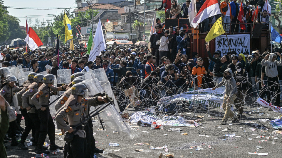 Oposição indonésia mantém protestos, apesar de recuo do presidente