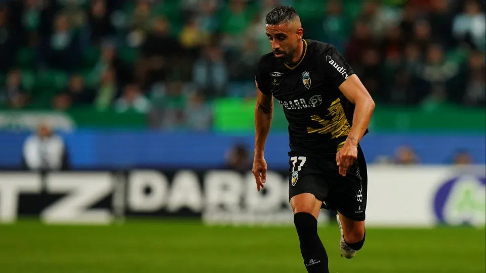 LISBON, PORTUGAL - MARCH 3: Marco Matias of SC Farense drives the ball during the Liga Portugal Betclic match between Sporting CP and SC Farense at Estadio Jose Alvalade on March 3, 2024 in Lisbon, Portugal. (Photo by Gualter Fatia/Getty Images)
