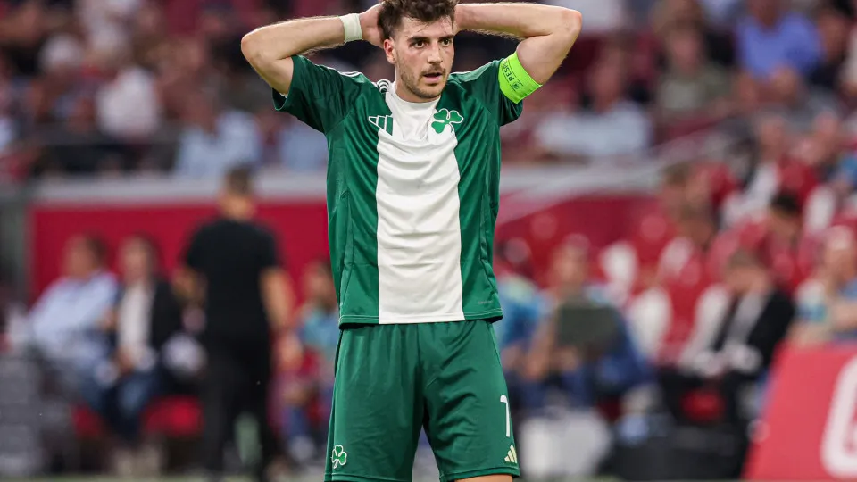 Sporting 'esbarra' na luta por Fotis Ioannidis... e Conrad Harder 'abana'
