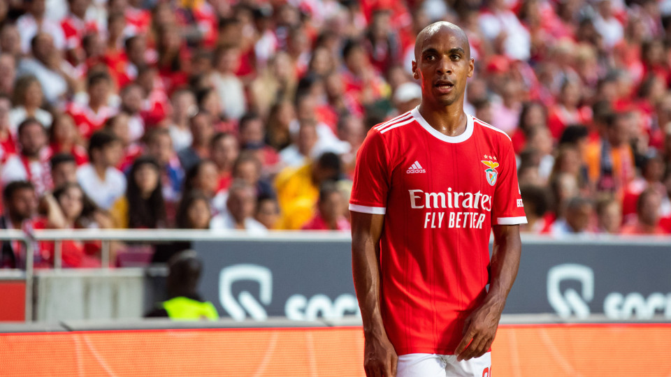 De saída do Benfica, João Mário chegou à Turquia e até 'imitou' uma águia