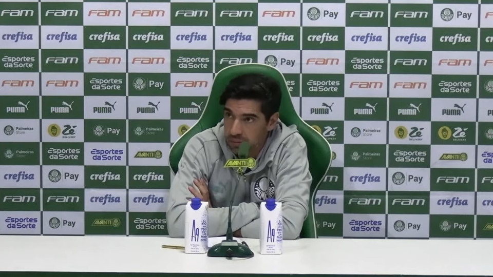 Abel Ferreira acusado de machismo: "Só dou satisfações a três mulheres"