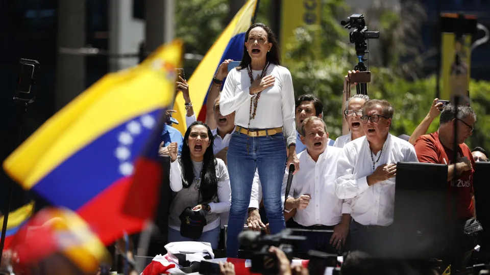 Venezuelanos divididos sobre atribuição do Nobel da Paz a Corina Machado