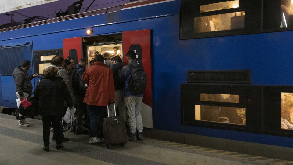 Há "atrasos significativos" na Fertagus 6h após queda de catenária. Onde?