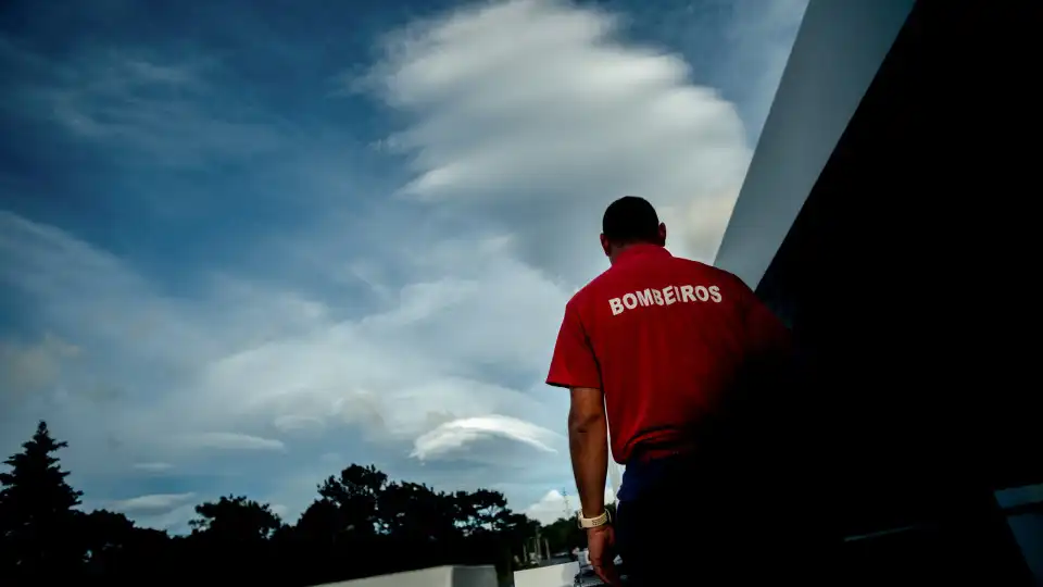 Salários em atraso dos bombeiros da Ajuda? Direção admite "esforços"